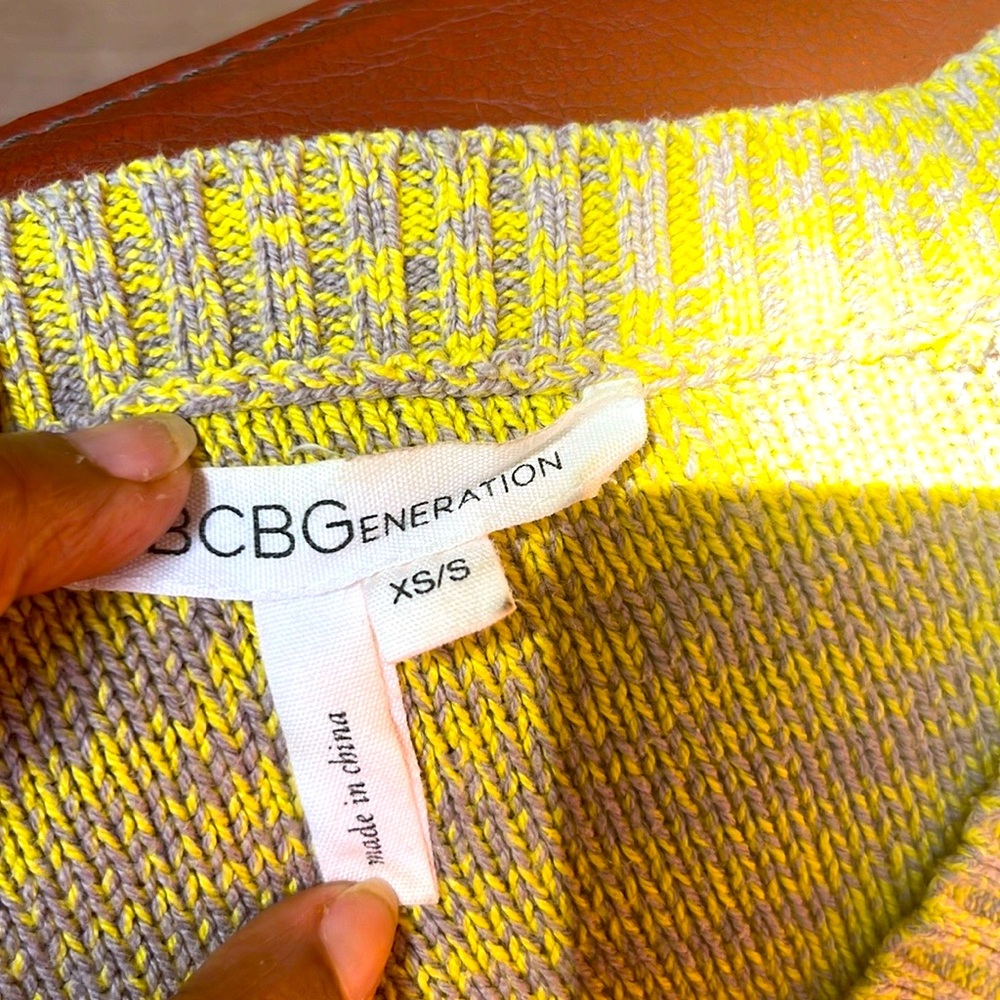 BCBG LIGHT SWEATER